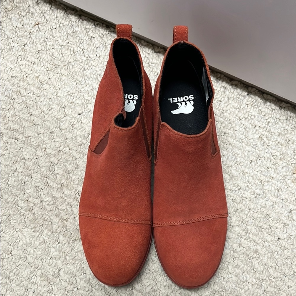Sorel Red Ankle Booties with Elastic Panels - Picture 5 of 5